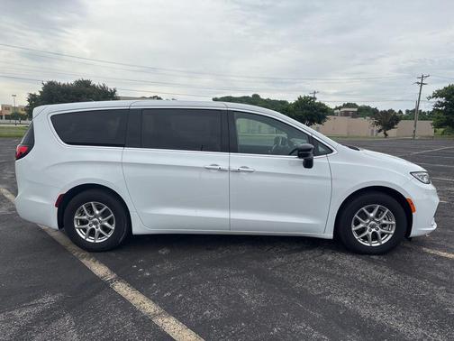 Bright White Clearcoat 2025 Chrysler Pacifica L