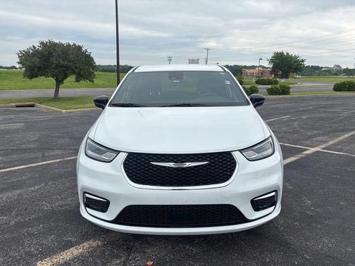 Bright White Clearcoat 2025 Chrysler Pacifica L