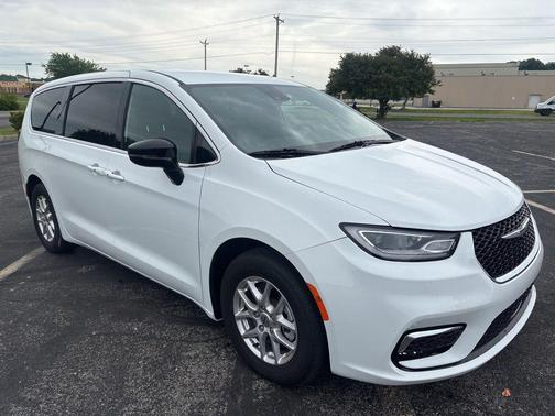 Bright White Clearcoat 2025 Chrysler Pacifica L