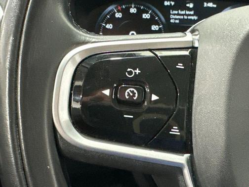 2022 Volvo XC90 T5 Momentum