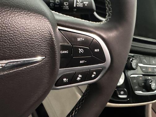 Silver Mist Clearcoat 2024 Chrysler Pacifica Limited