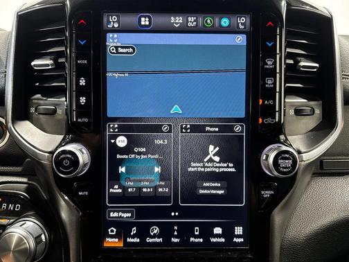 Diamond Black Crystal Pearlcoat 2022 RAM 1500 Laramie