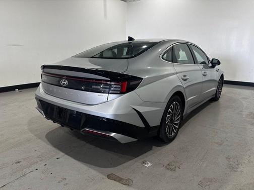 2025 Hyundai SONATA Hybrid SE