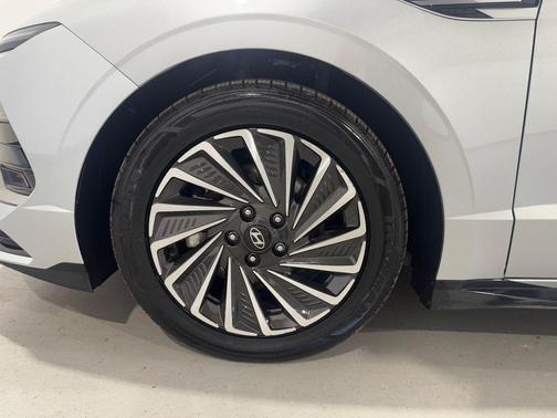 Aero Silver 2025 Hyundai SONATA Hybrid SE