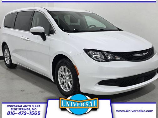 2022 Chrysler Voyager LX