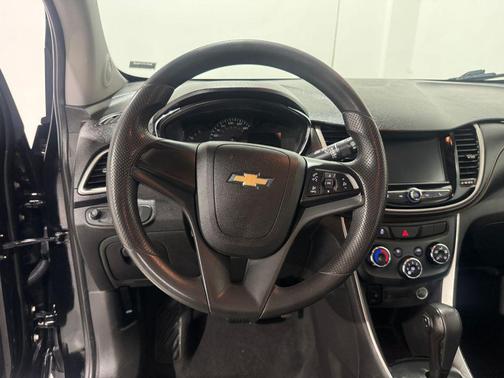 Mosaic Black Metallic 2017 Chevrolet Trax LS