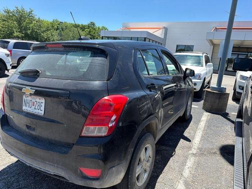 Mosaic Black Metallic 2017 Chevrolet Trax LS