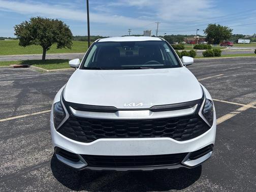 Glacial White Pearl 2025 Kia Sportage LX
