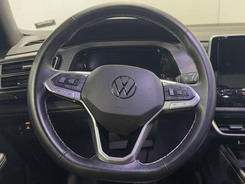 White 2025 Volkswagen Atlas Cross Sport 2.0T SE w/Technology 4MOTION