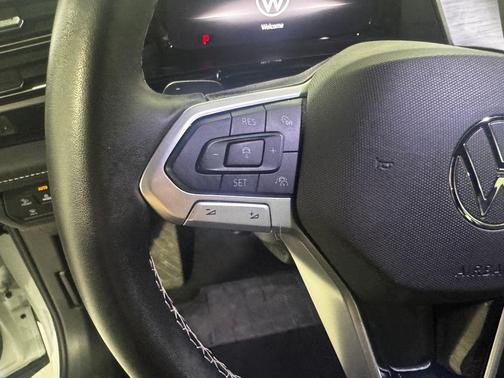 White 2025 Volkswagen Atlas Cross Sport 2.0T SE w/Technology 4MOTION