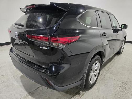 2022 Toyota Highlander Hybrid LE