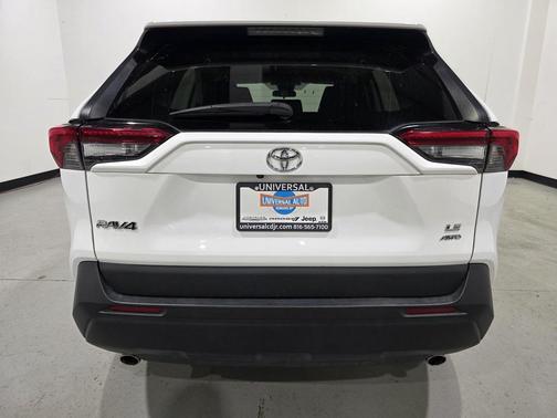 2023 Toyota RAV4 LE