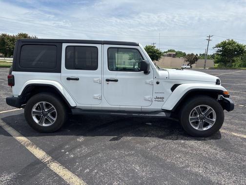 Bright White Clearcoat 2021 Jeep Wrangler Unlimited Sahara