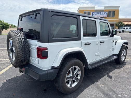 Bright White Clearcoat 2021 Jeep Wrangler Unlimited Sahara