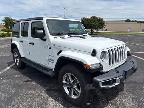 Bright White Clearcoat 2021 Jeep Wrangler Unlimited Sahara