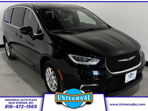 Diamond Black Crystal Pearlcoat 2025 Chrysler Pacifica L