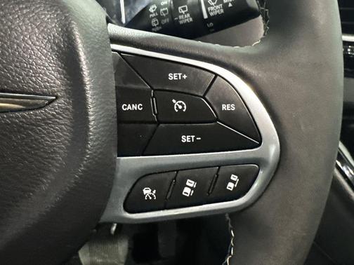 Diamond Black Crystal Pearlcoat 2025 Chrysler Pacifica L