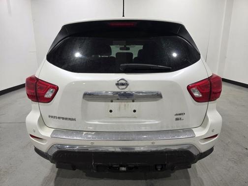 2017 Nissan Pathfinder SL