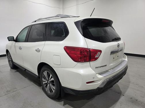 2017 Nissan Pathfinder SL
