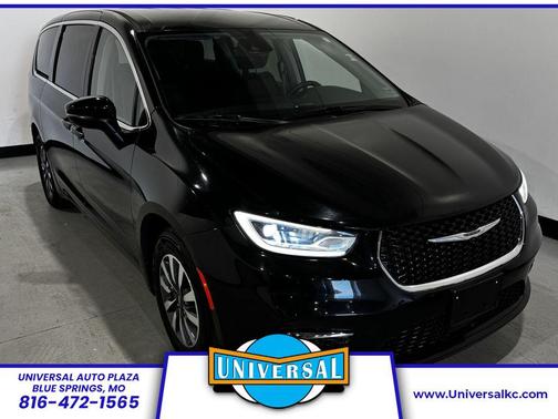 2023 Chrysler Pacifica Hybrid Touring L