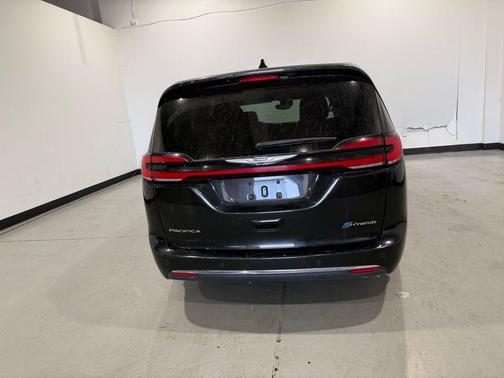 Brilliant Black Crystal Pearlcoat 2023 Chrysler Pacifica Hybrid Touring L