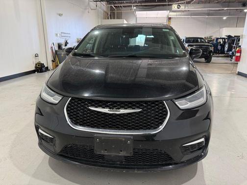 Brilliant Black Crystal Pearlcoat 2023 Chrysler Pacifica Hybrid Touring L