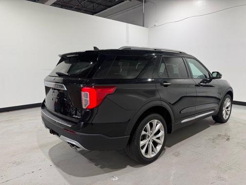 Black Metallic 2022 Ford Explorer Platinum