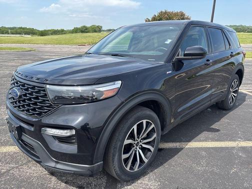 Black 2022 Ford Explorer ST-Line