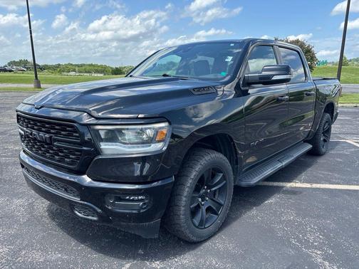 Diamond Black Crystal Pearlcoat 2022 RAM 1500 Sport