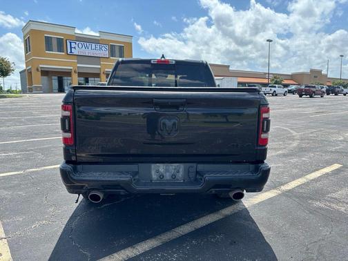 Diamond Black Crystal Pearlcoat 2022 RAM 1500 Sport