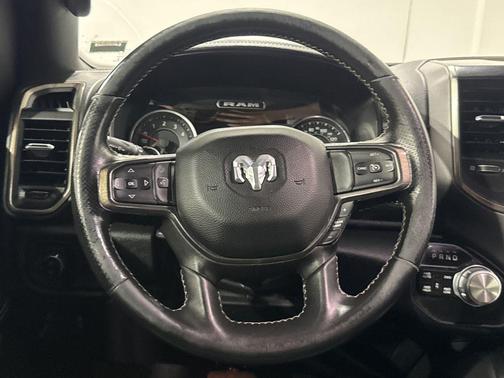 Diamond Black Crystal Pearlcoat 2022 RAM 1500 Sport
