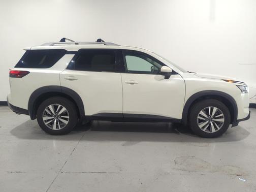 2022 Nissan Pathfinder SL 4WD