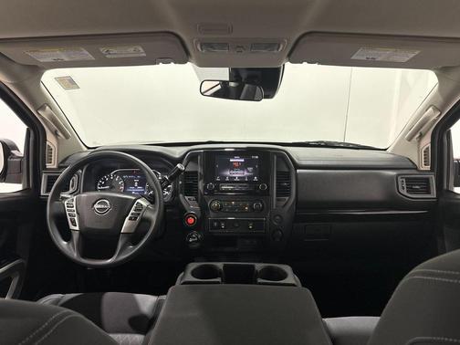 2023 Nissan Titan SV