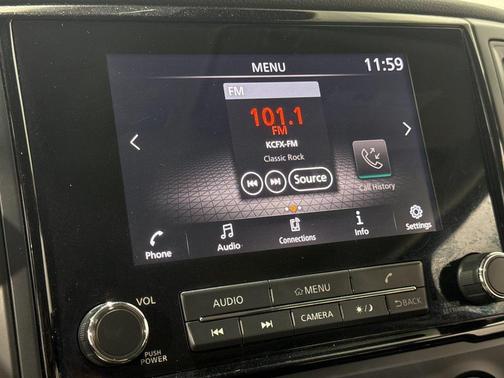 2023 Nissan Titan SV