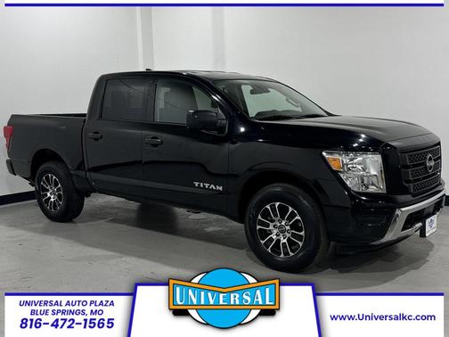 2023 Nissan Titan SV