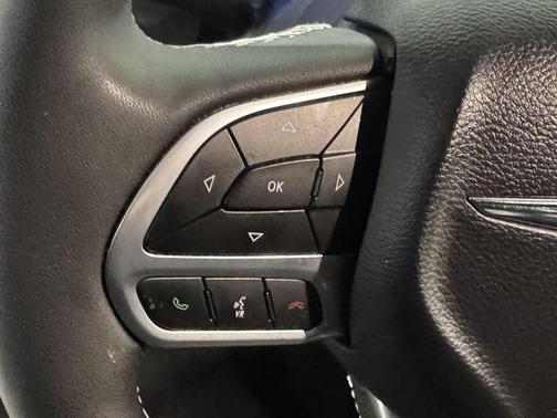 Ceramic Gray Clearcoat 2025 Chrysler Pacifica L