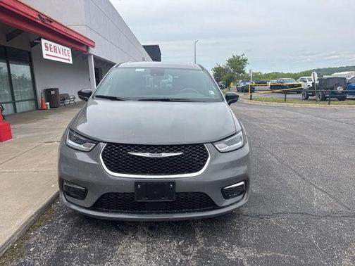 Ceramic Gray Clearcoat 2025 Chrysler Pacifica L