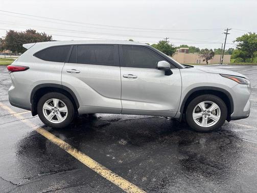 Celestial Silver Metallic 2023 Toyota Highlander Hybrid LE