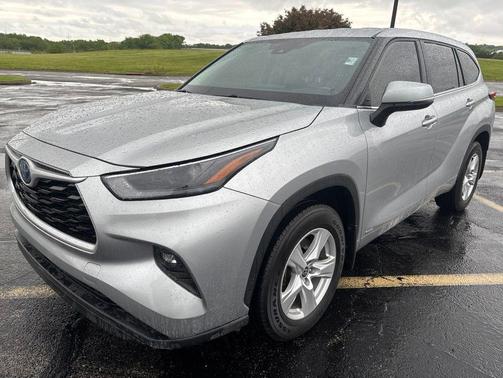 Celestial Silver Metallic 2023 Toyota Highlander Hybrid LE