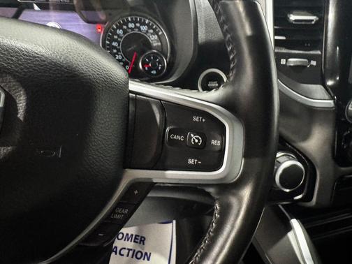 Diamond Black Crystal Pearlcoat 2021 RAM 1500 Big Horn/Lone Star