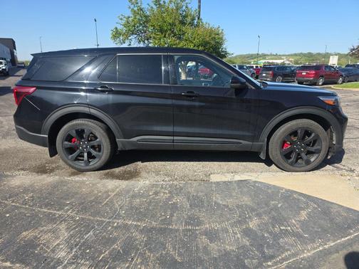 Black 2022 Ford Explorer ST