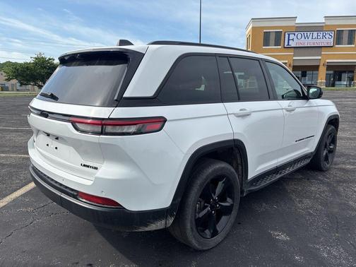 Bright White Clearcoat 2024 Jeep Grand Cherokee Limited