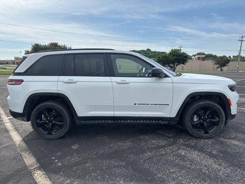 Bright White Clearcoat 2024 Jeep Grand Cherokee Limited