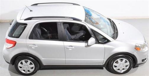 Photo 3 of 32 of 2013 Suzuki SX4 Premium