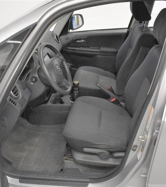 Photo 2 of 32 of 2013 Suzuki SX4 Premium