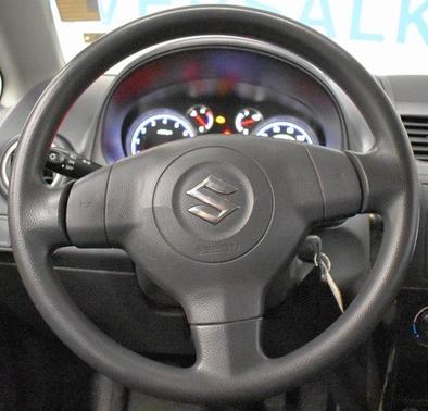 Photo 5 of 32 of 2013 Suzuki SX4 Premium