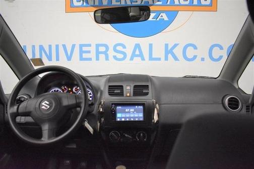 Photo 4 of 32 of 2013 Suzuki SX4 Premium