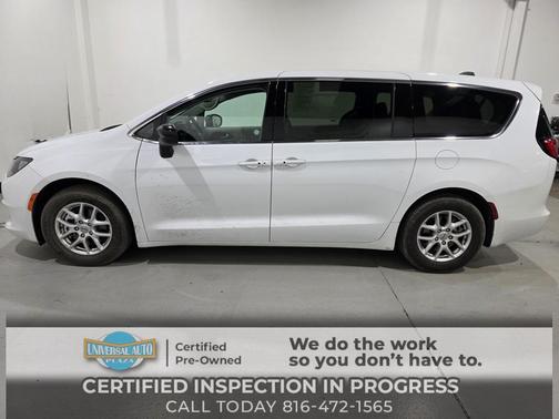 2024 Chrysler Voyager LX