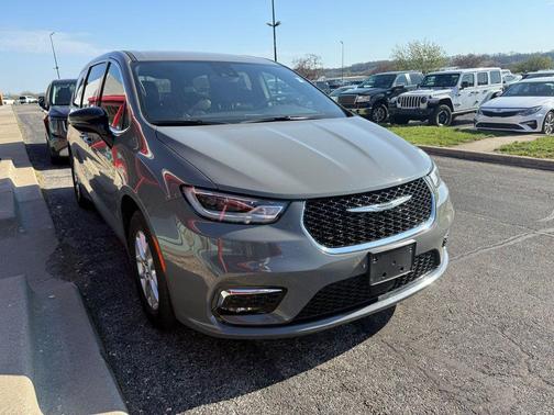 2025 Chrysler Pacifica L