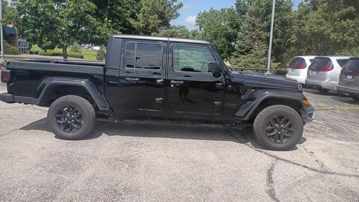 Black Clearcoat 2023 Jeep Gladiator Sport S